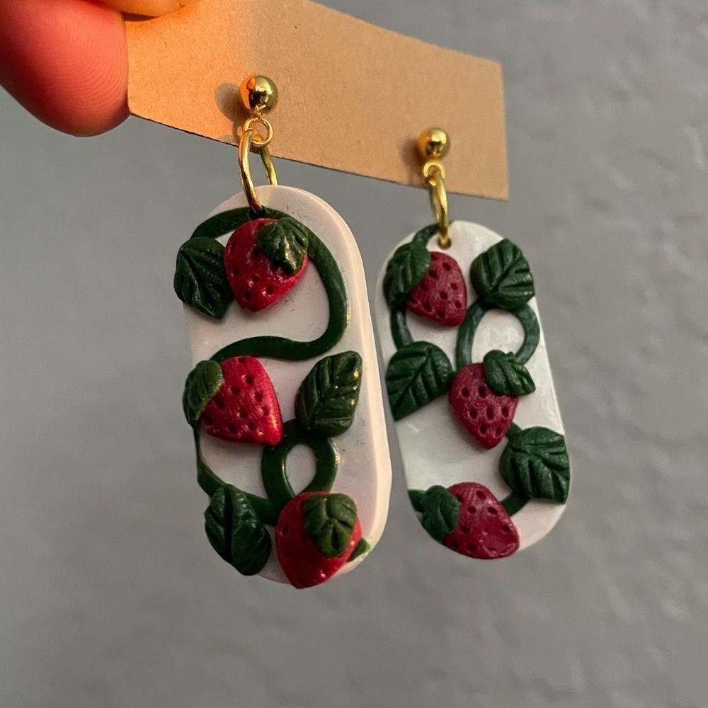Woman’s dangle earrings - Picture 3 of 3